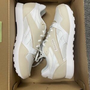 Reebok Womena Beige and White Sneakers